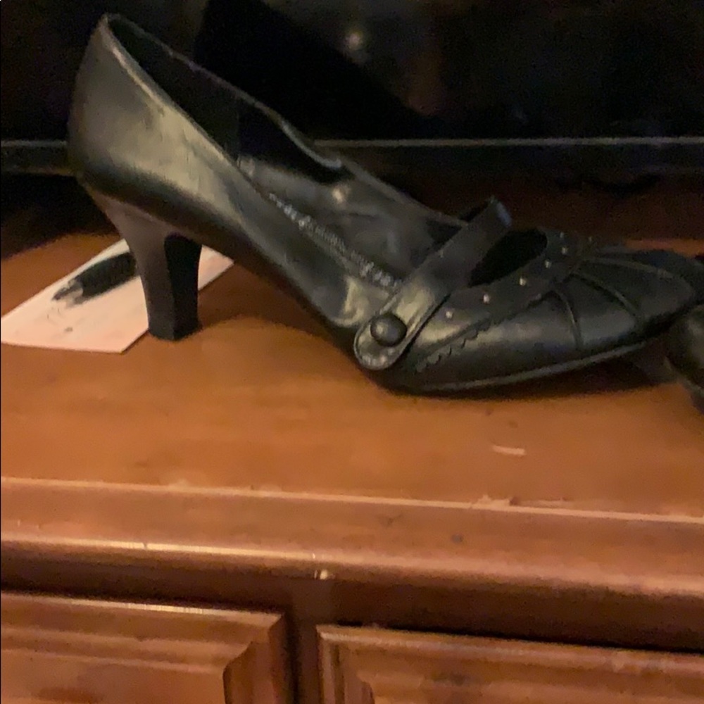 Heels - Picture 3 of 3